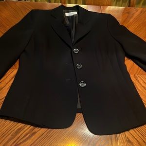 Black ladies blazer by Le Suit